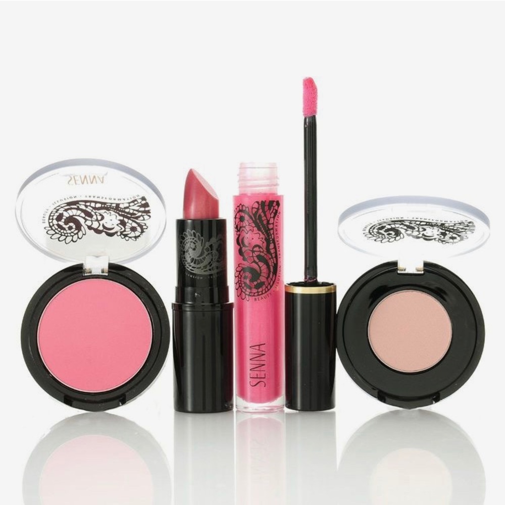 👄Lip Laquer by SENNA💋 in color Bashful .